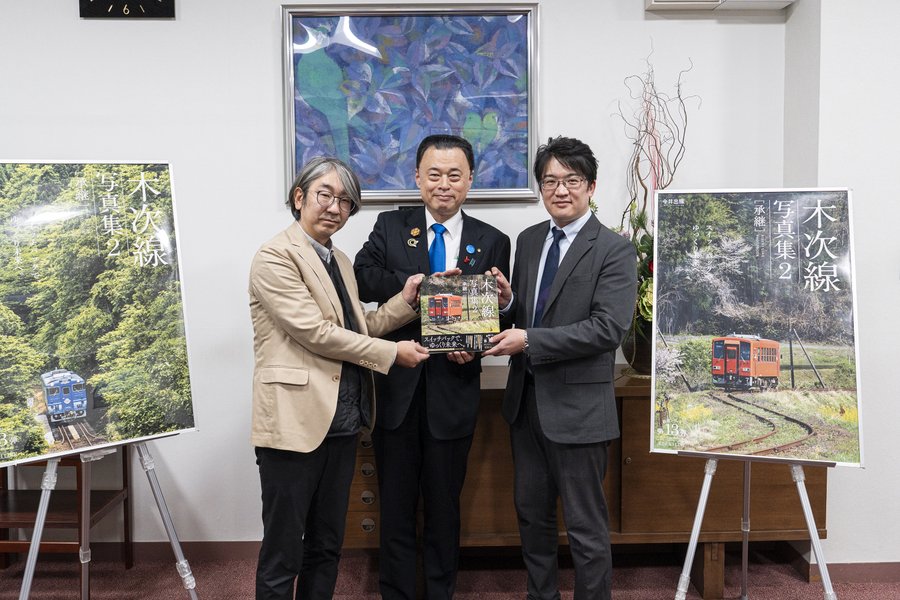 島根県知事への完成報告 『木次線写真集2[承継]』